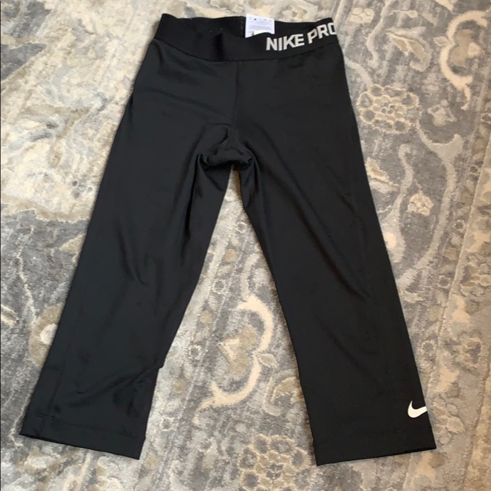 Cropped nike pro pants- more like capris